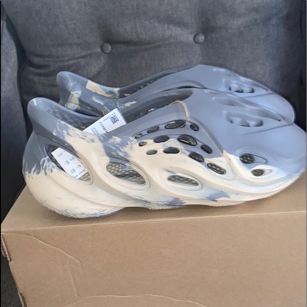 Yeezy Foam Runner “ MXT MOON GRAY “